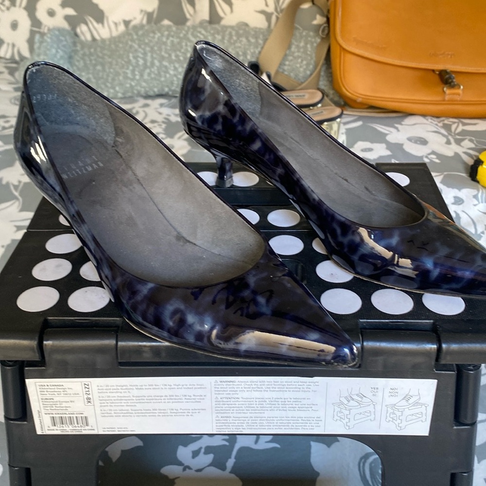 Black and blue kitten heel pumps